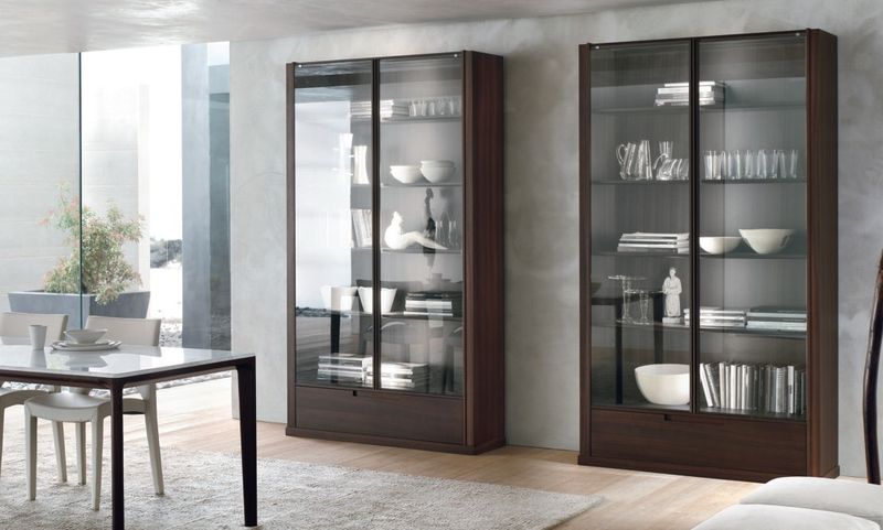 Современная витрина в гостиную Шкаф витрина в гостиную в современном стиле, фото